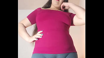 Preview 1 of Pokey Stana - Madrastra Puta Latina Colombiana De Cameltoe Gigante Se Masturba Para Su Hijastro Con Su Vagina Marcada En Leggings Usa BhaBhi Desi Sex XXX Usa American United States