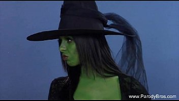 Preview 2 of Sex Orgasm Olivia Austin - Midget Sex From The Wizard Of Oz