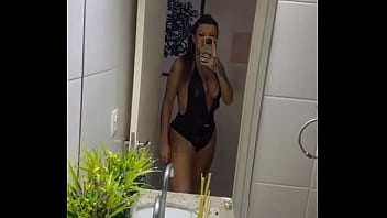 Preview 1 of Latex Fat Ass - Quem quer vir brincar comigo?
