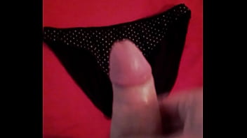 Preview 3 of Lily Cade Cops - Masturbandome en las bragas de mi prima