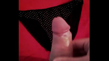 Preview 4 of Lily Cade Cops - Masturbandome en las bragas de mi prima
