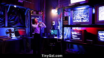 Preview 1 of Yhivis Trembling - Animal Robots Have Sex with Whoever They Find - Tinygal