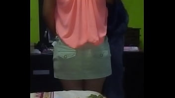 Preview 1 of Rape Maam Boobs - Me cambio de ropa y se me ven las nalgas