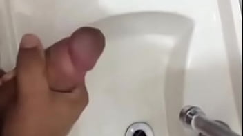 Preview 2 of Hindi Celibratey Sex - gozando gostoso na pia