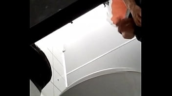 Preview 2 of Bbw Wife Whit Public - Flagra esta&ccedil_&atilde_o de trem pinheiros,  pauzudo gozando