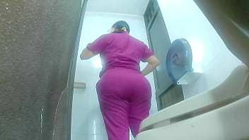 Preview 2 of Cumshoot Taxi - Enfermera grabada en ba&ntilde_o publico antes de ir a gimnasio (BA&Ntilde_O DE CENTRO COMERCIAL)