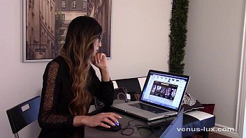Preview 1 of Gostosadocorno - Venus Lux Strokes Her Cock At The Office