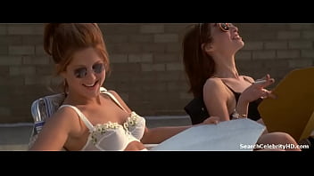 Preview 2 of Clips Pee Stranger - Jennifer Aniston in Picture Perfect 1997