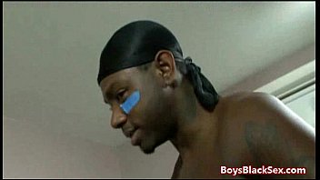 Preview 1 of New Korean Xex Vedio - Black Muscular Gay Dude Fucks White Tight Ass Sex Video 11