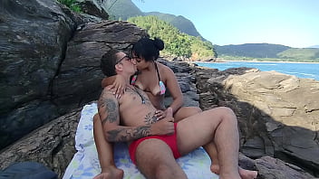 Preview 3 of Bangladeshi Prono Sex Video - Fodi a gostosa Soraya castro na praia gozei na bucetinha dela quase fomos pegos completo no red e sheer exclusivo