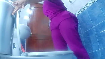 Preview 3 of Hima Chal - Enfermera grabada meando en el ba&ntilde_o del consultorio del doctor pekerman