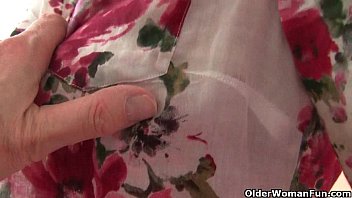 Preview 1 of Dildo Anal Culonas Big Ass - Old ladies have sexual desires too