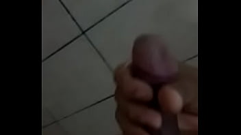 Preview 2 of John Sean - Gozando no Banheiro