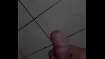 Preview 4 of John Sean - Gozando no Banheiro