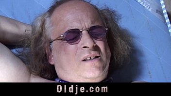 Preview 4 of Silksimitha Cxxx Porn Video - Almost fossilised old man fucks anal a fleashy girl