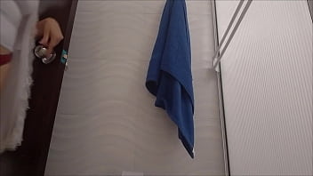 Preview 1 of Nutella Ass - Camara amateur puesta para grabar a mi madrastra meando