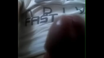 Preview 1 of U R Small - Gozando muito