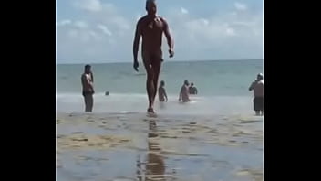 Preview 2 of Www Xxx Massage Com - Coroa roludo na praia de nudismo