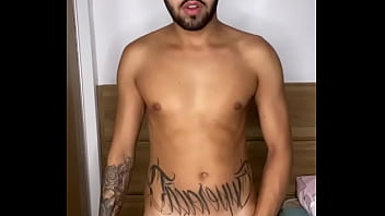 Preview 2 of Anak Dengan Mak Dalam Kereta - Novinho tatuado se exibindo