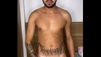 Preview 4 of Anak Dengan Mak Dalam Kereta - Novinho tatuado se exibindo