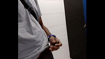 Preview 2 of Troc Shy - CHEIO DE TES&Atilde_O NO BANHEIRO PUBLICO.