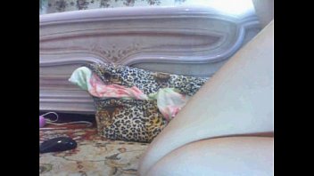Preview 2 of Real Sistet Webcam Hd - Novinha caiu na net dourando o consolo/Girl fell into the net gilding the dildo