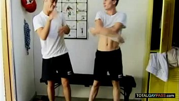 Preview 2 of Susu Besar Homemade - Gay Locker Room Tension