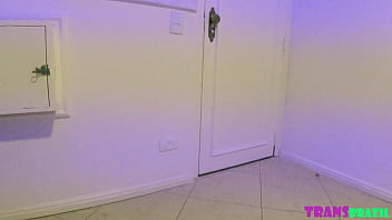 Preview 2 of Son Blackmail Mom Xxx - Depois da festa foi dormir no motel sozinha,  mas... ligou pro personal pra pedir um novo treino e ele mal sabe que o que ela queria era dar - Completo no RED