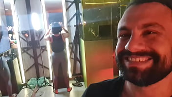 Preview 1 of Baerbel Usa Porn Milf - A loira casada safada com fogo na buceta deu ate nos bastidores com a camera desligada