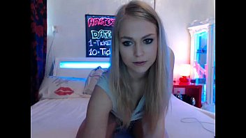 Preview 1 of Mamie Me Suce - Girls4cock.com