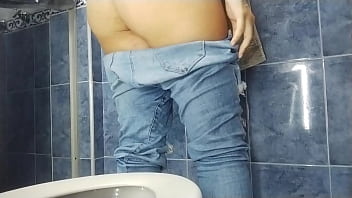 Preview 4 of Teen Anal Specta - Camara casera en el ba&ntilde_o de mi hermanastra