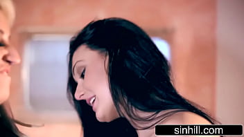 Preview 3 of Pilladas Teniendo Sexo Robados - Big Dick Cop Is Teased By Smokin&#039_ Hot Female - Franceska Jaimes,  Brooklyn Blue