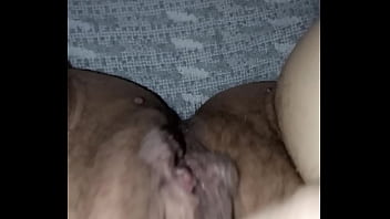 Preview 2 of Remaja Porno - Una milf con la fica peloso e aperta