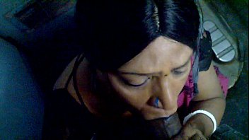 Preview 2 of Lpvehyeh7d - aunty blowjob in train