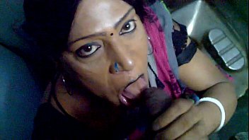 Preview 3 of Lpvehyeh7d - aunty blowjob in train