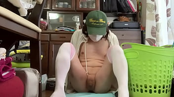 Preview 2 of Tickle Nikki - 女装子まゆちゃんが自宅で伸縮バイブにまたがってＭ字開脚をしてあまりのきもちよさに吐息を漏らしながら声を出してあえいでいる