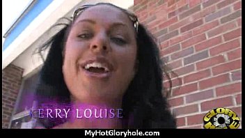 Preview 1 of De Quatro Com Vestido - Horny Lady Enjoys Gloryhole Cocksucking Interracial 20