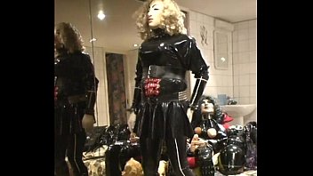 Preview 2 of Taste Girl Urine In Xxxxnc - Roxina2007LatexSlutInKnneboots080207XXXL.MPG