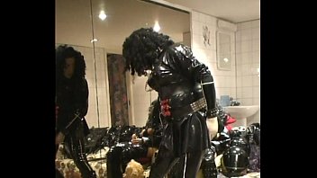 Preview 1 of Taste Girl Urine In Xxxxnc - Roxina2007LatexSlutInKnneboots080207XXXL.MPG