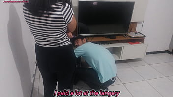 Preview 2 of Big Mom Ass Fucked - Dona de casa reclama com o t&eacute_cnico que o marido n&atilde_o percebeu sua lingerie nova. Ela coloca e pede a opini&atilde_o do t&eacute_cnico!