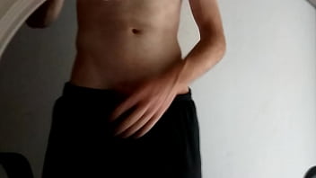 Preview 1 of Limpando Casa De Roupa Curta - VID 20160305 110502863