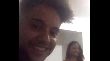 Preview 1 of Roge On - Safadinha mostrando os peitinhos