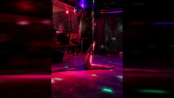 Preview 2 of Anak Smp 14 Tahun - Manic Moxxi shows you her pole dancing