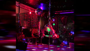 Preview 1 of Anak Smp 14 Tahun - Manic Moxxi shows you her pole dancing