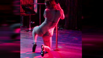 Preview 4 of Anak Smp 14 Tahun - Manic Moxxi shows you her pole dancing