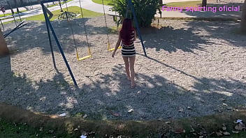 Preview 4 of Reality Education - Esposa se exibe em publico em um parque lotado!