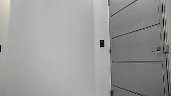Preview 1 of Mesre Xnxx - me llego el pedido y con el la puta que entrega los domicilios,  se me ofrece para que le de su buena mamada de co&ntilde_o
