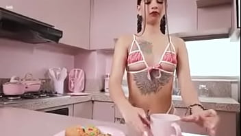 Preview 1 of Saxi Bahbi Xxxx - Sola en Casa