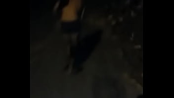 Preview 1 of Gain Tits - Loirinha safada mostra a bunda no meio da rua