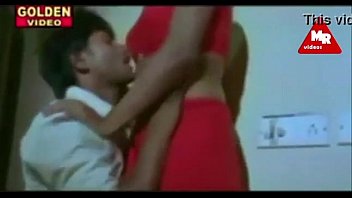 Preview 2 of Puki Melayu Tudung - red saree aunty seducing hot
